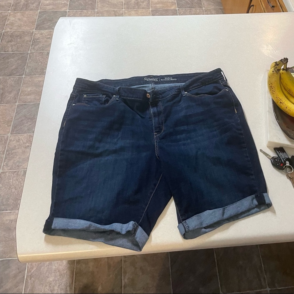 Levi Strauss 24w Bermuda Jean shorts like new
